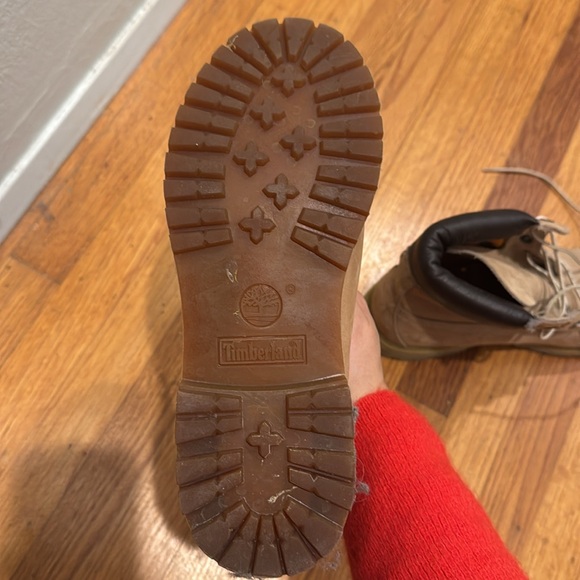 2010s tan women’s timberlands - never worn - Picture 4 of 4